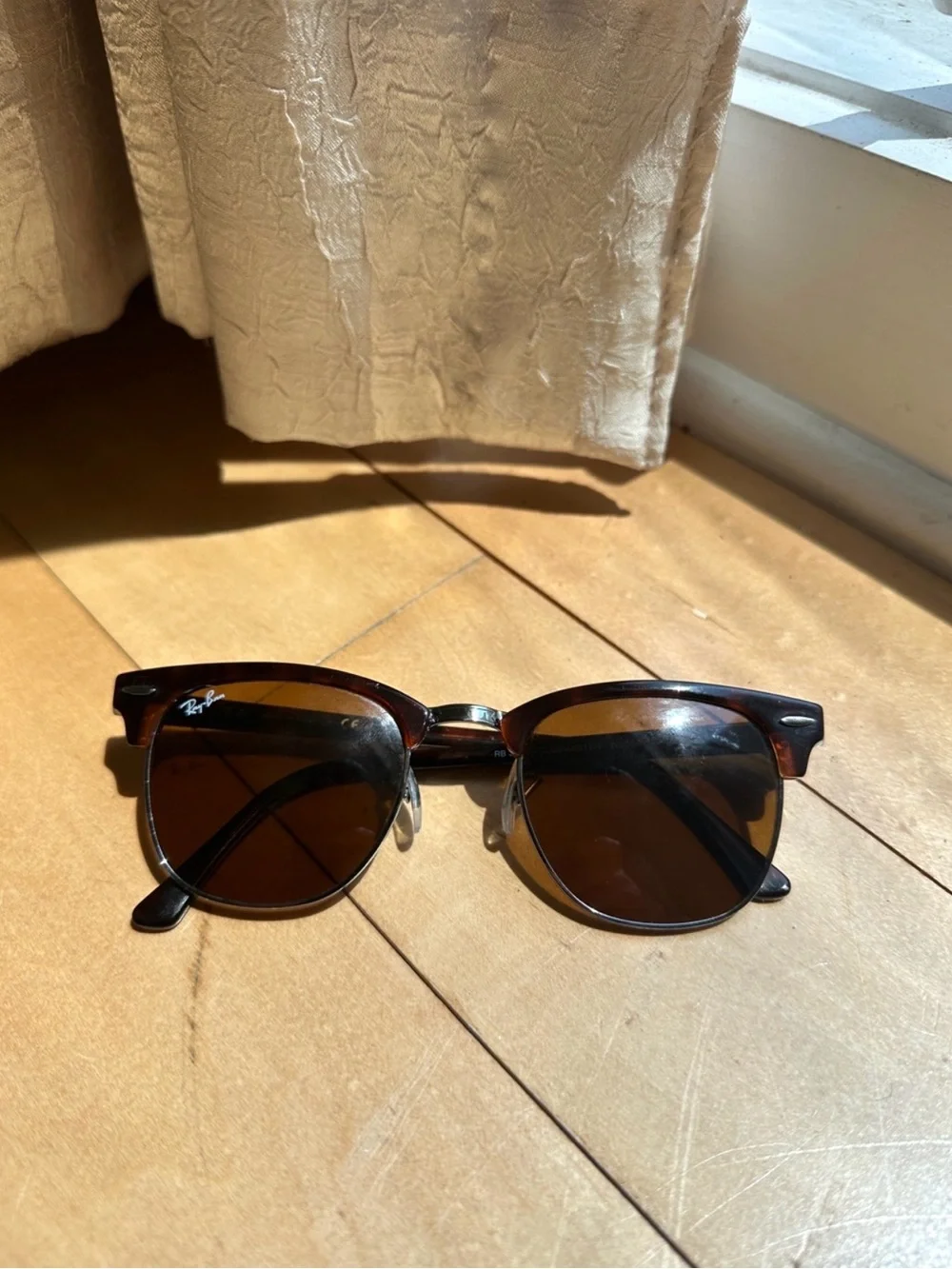 Ray-Ban Clubmaster Sunglasses - Tortoiseshell Frame with Brown Lenses